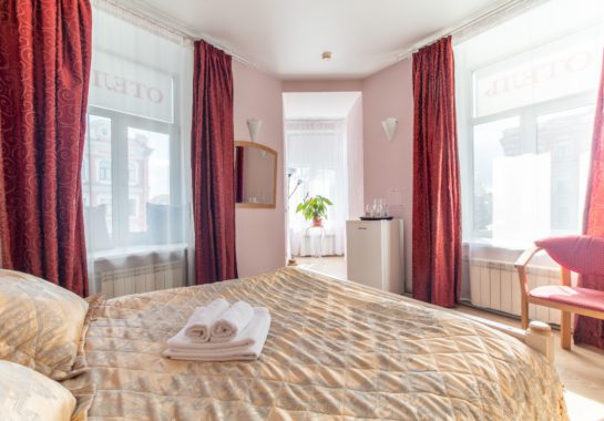 SUITE: double room with a large bed and a balcony in the center of St. Petersburg - Oktaviana Hotel 6