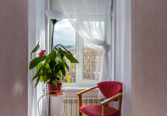 SUITE: double room with a large bed and a balcony in the center of St. Petersburg - Oktaviana Hotel 10