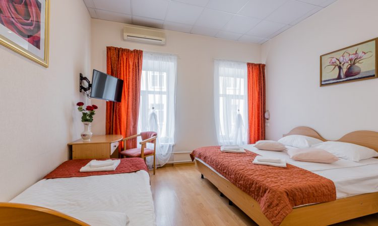 TRIPLE: triple room in the center of St. Petersburg - Oktaviana Hotel