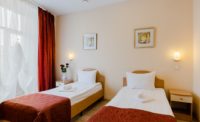 DOUBLE/TWIN BALCONY: a double room with a large bed and a balcony in the center of St. Petersburg - Oktaviana Hotel 7