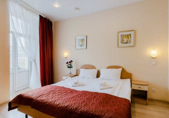DOUBLE/TWIN BALCONY: a double room with a large bed and a balcony in the center of St. Petersburg - Oktaviana Hotel