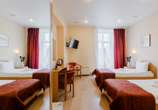 DOUBLE/TWIN BALCONY: a double room with a large bed and a balcony in the center of St. Petersburg - Oktaviana Hotel 6