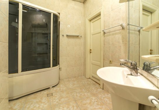 bathroom Apartment on Rubinshteina, 4 -4